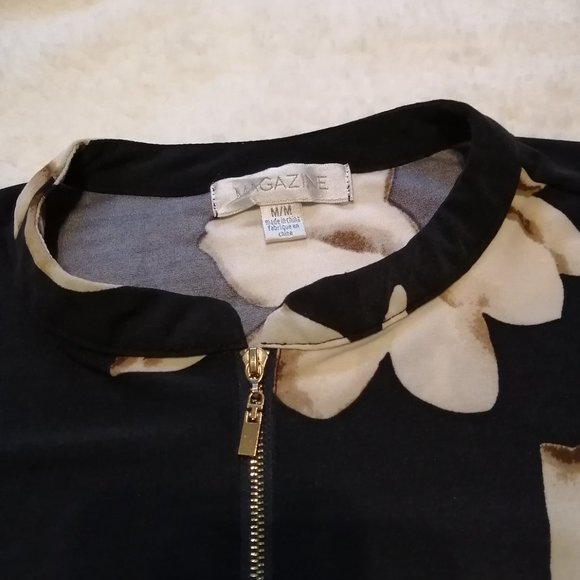 Floral, navy blue and beige zip-up blouse, size medium - Picture 11 of 11